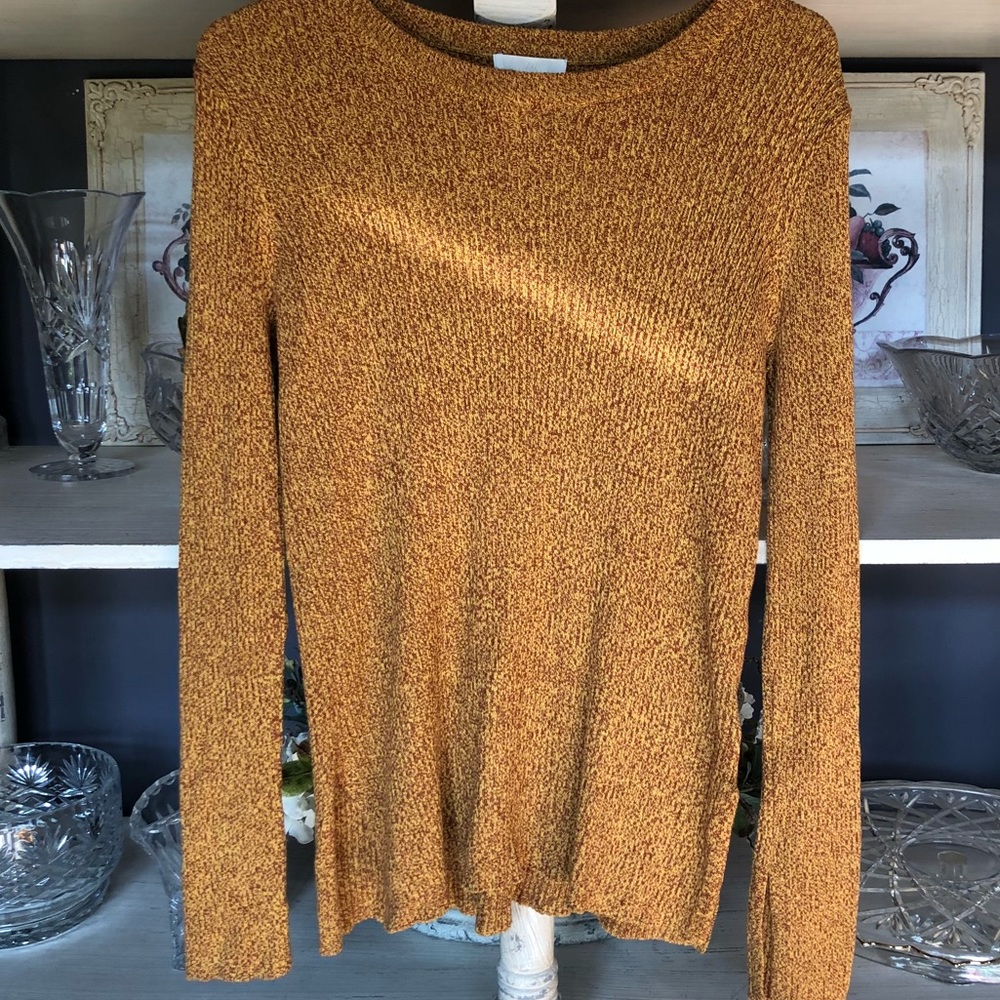 Gold long-sleeved sweater
